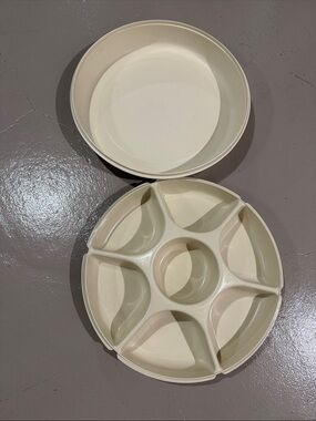 Tupperware Cream Multi-Compartment Snack Tray